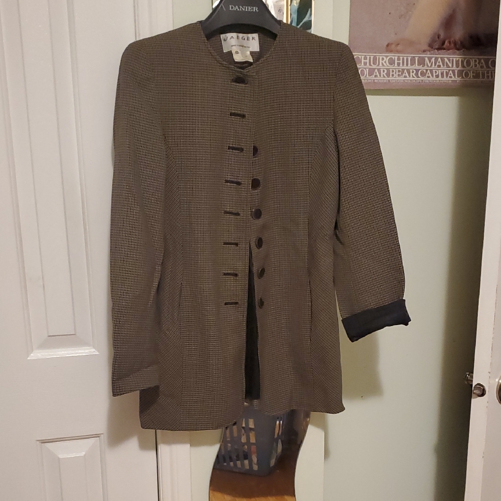 Brown Houndstooth Blazer with Black Accents. Vintage